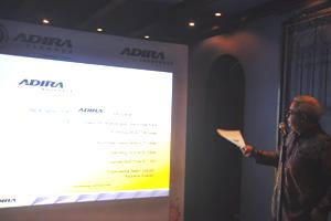 Direktur Utama Adira Insurance - Indra Baruna memaparkan produk-produk terbaru asuransi syariah Adira.