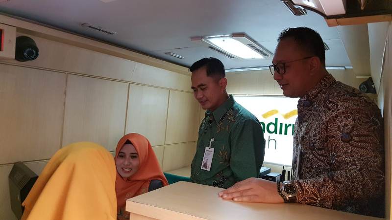 uang tunai di Mandiri Syariah.