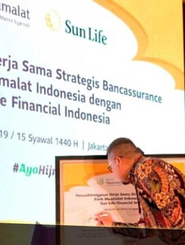Penandatangan kerjasama antara BMI dan Sun Life Syariah di Jakarta, hari ini. Foto: BMI