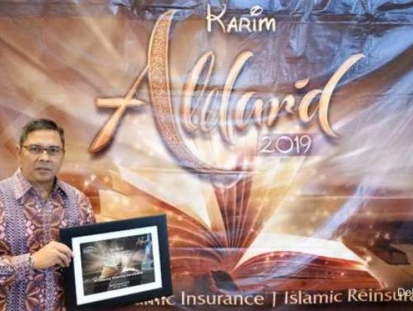 FWD LIfe menerima pengahrgaan pada Karim Award 2019